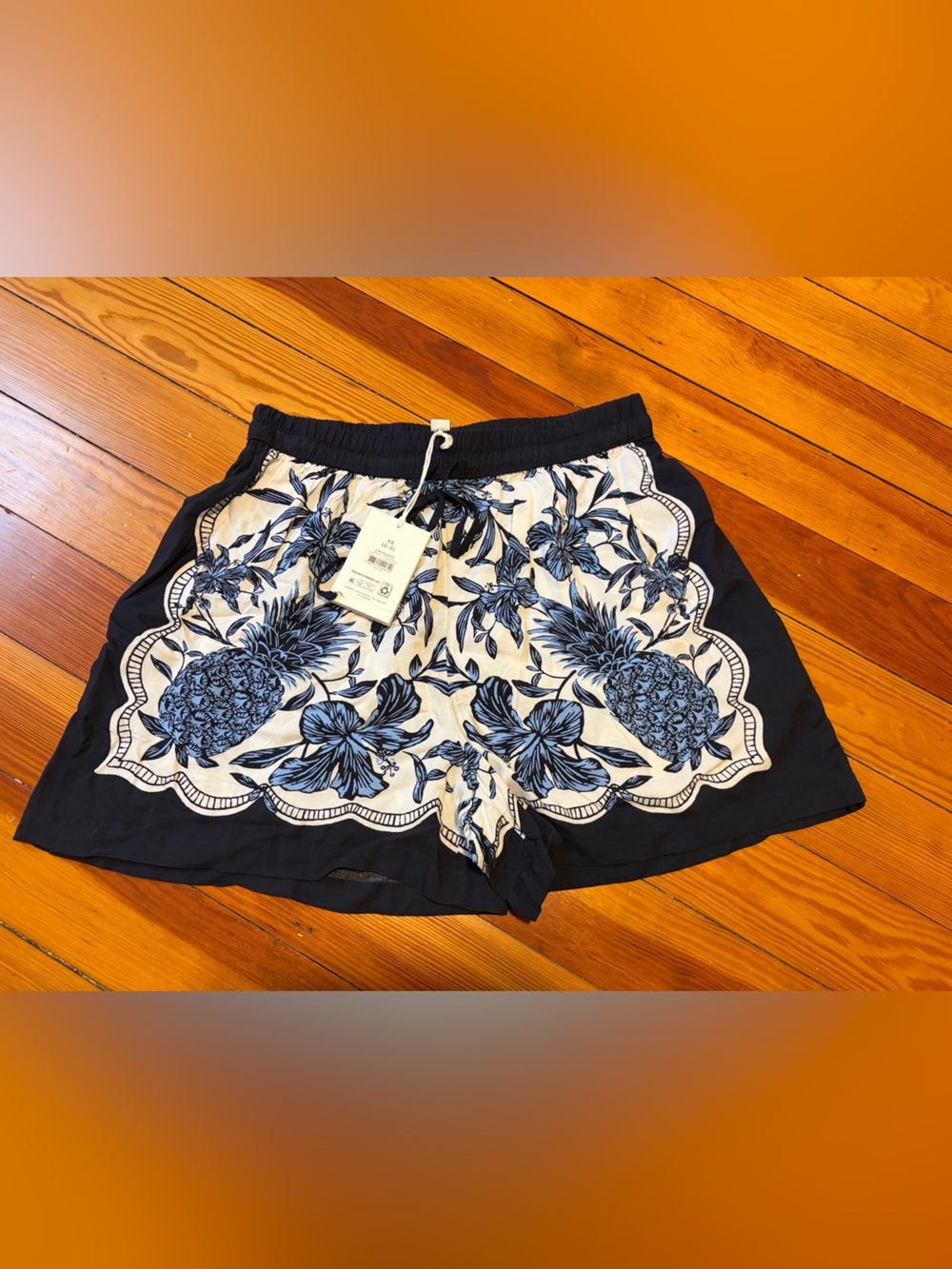 NWT Women’s XS / S Chic Navy & White Pineapple Print Shorts Free Assembly
